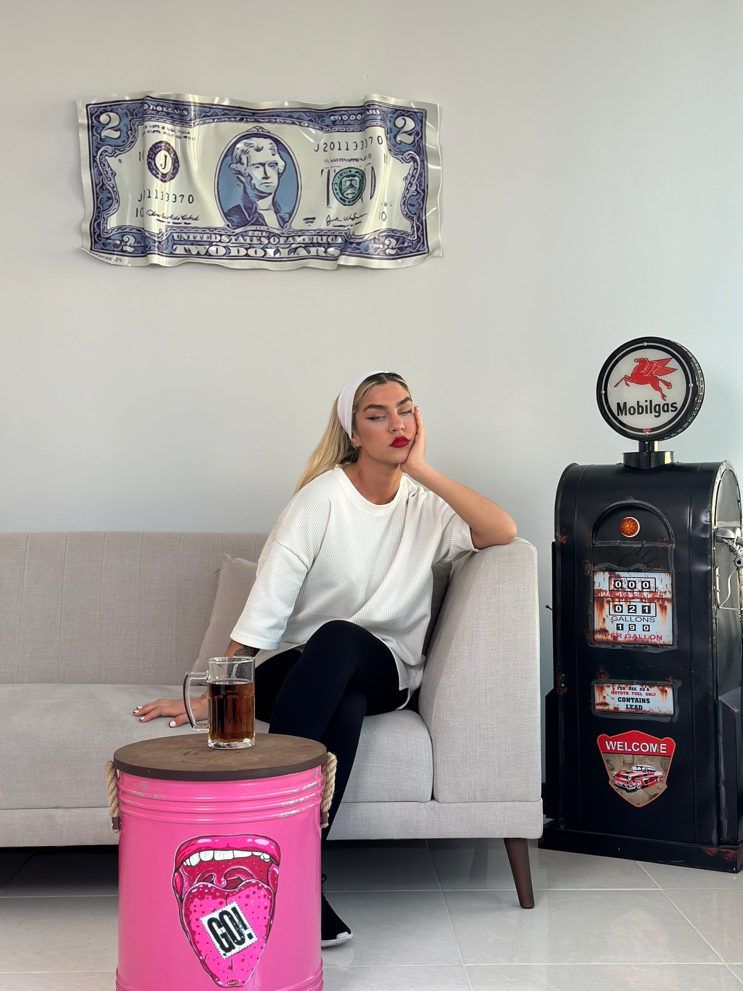 Minimalist two-dollar bill