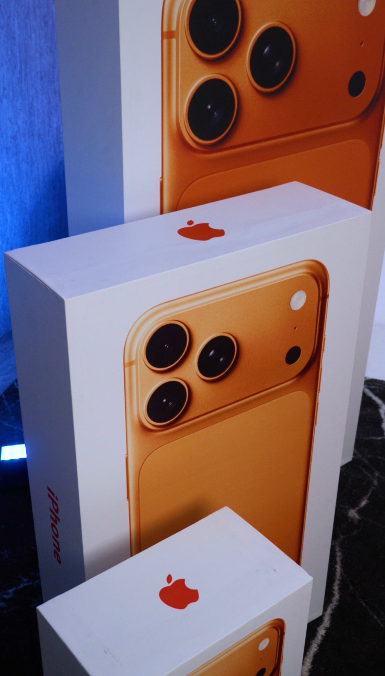 IPHONE 17 MONSTER BOX