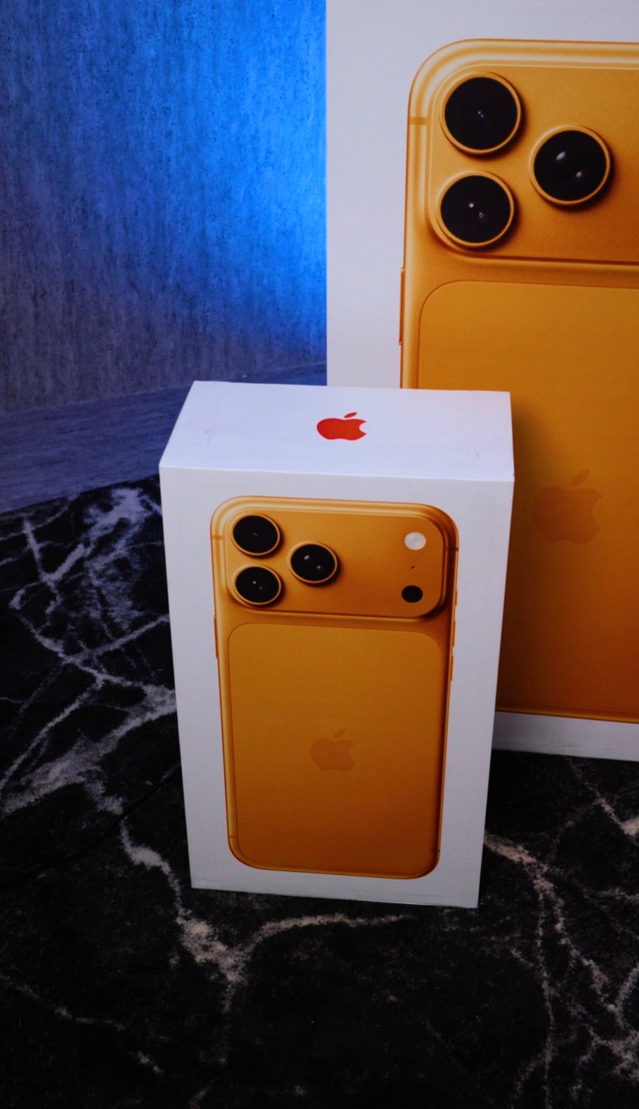IPHONE 17 MONSTER BOX